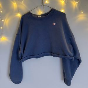 Champion Cropped Crewneck!! 💙